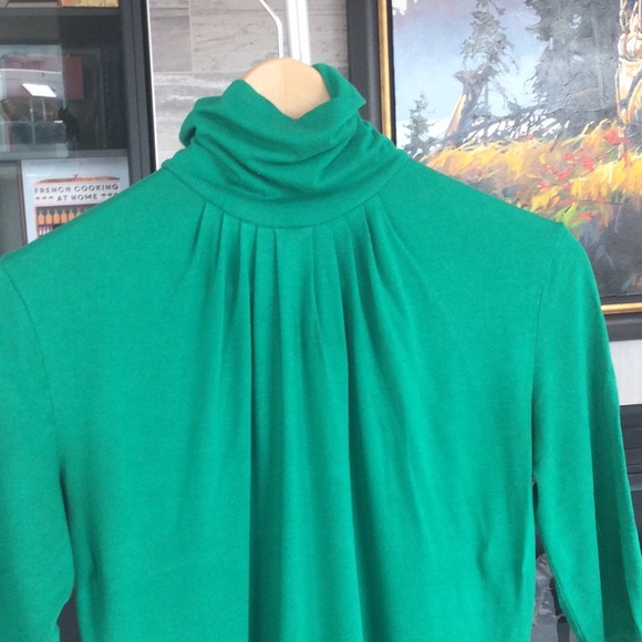 Banana Republic stretch mock neck tee - Picture 2 of 6